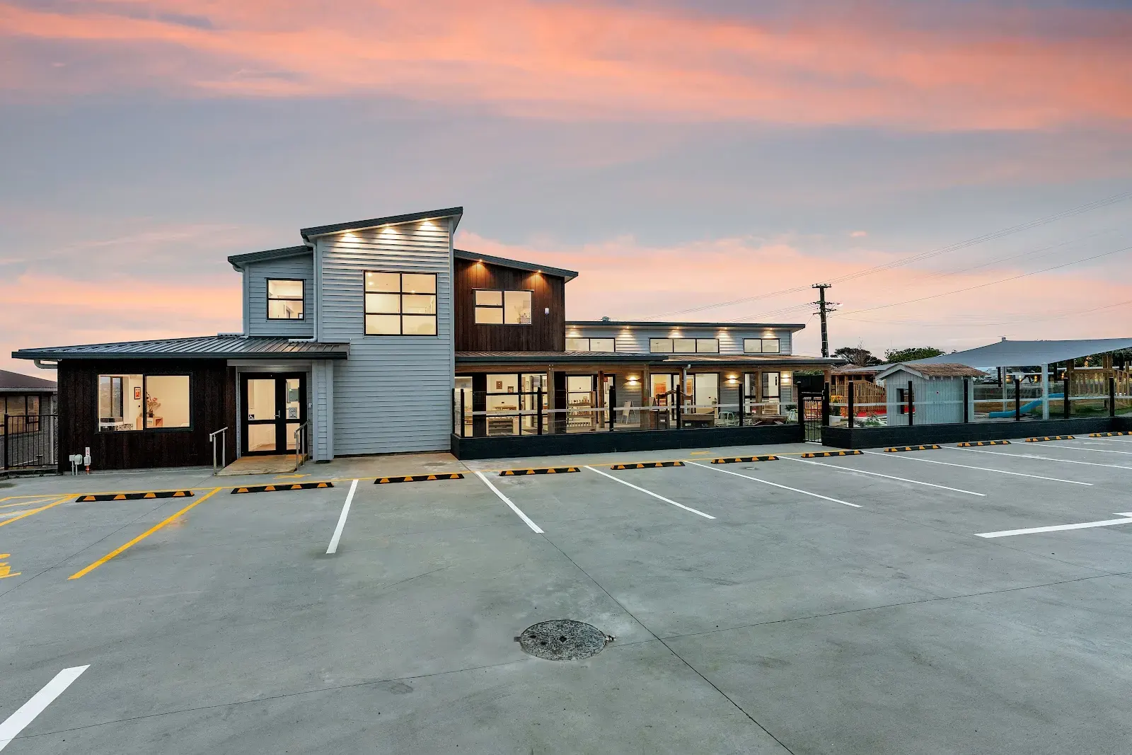The Genius Kids centre on Golf Road at dusk